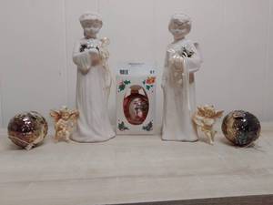 lot 61 image: Vintage Christmas Decorations