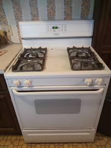 lot 24 image: Frigidaire Self Cleaning Oven (Gas) (Valued $500)
