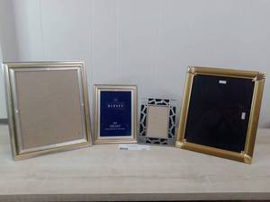 lot 122 image: Frame Bundle