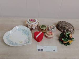 lot 130 image: Romantic Gift Bundle