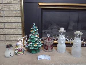 lot 19 image: Vintage Glass Christmas Collection
