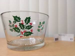 lot 77 image: Christmas Kitchenware