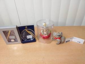 lot 178 image: Ornaments Bundle
