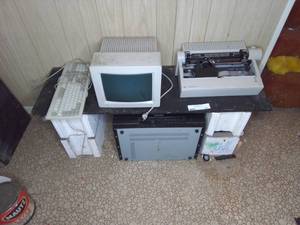 lot 182 image: Vintage AppleMacintosh Computer Bundle