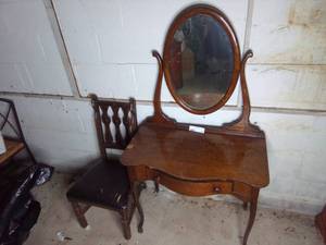lot 201 image: Bedroom Starter Set