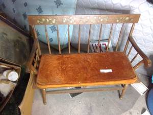 lot 210 image: Beautiful Vintage Wooden Bench