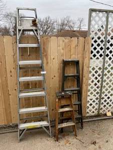lot 5 image: 3 Ladders