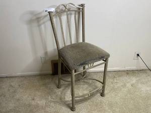 lot 93 image: Grey Side Chair