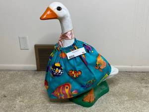lot 101 image: Vintage Hand Painted Snow Goose Decoy