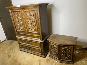 lot 78 image: Vintage Wooden TV Armoire & Vintage Wooden Cabinet