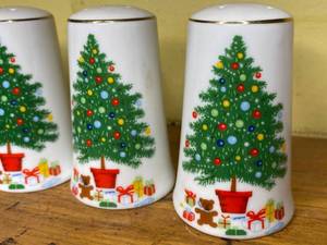 lot 181 image: 5pc Christmas Salt and Pepper Shakers