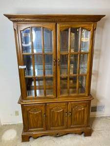 lot 211 image: Vintage 20th Century Americana Drexel Heritage Chatham Oak Hutch (Valued $1900)