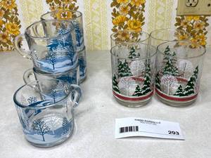 lot 293 image: Vintage Holiday Glass Tumblers and Glass Mugs