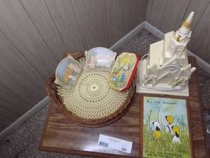 lot 280 image: Home Decor