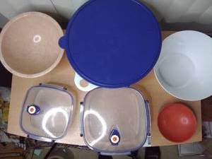 lot 318 image: Tupperware and Assorted Bowls Kitchenware Collection