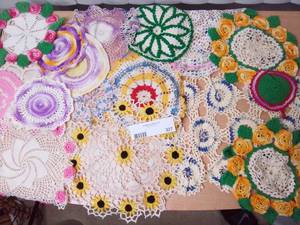 lot 327 image: Beautiful Antique Hand Crocheted Doilies