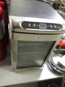 lot 67 image: Avanti Wine Cooler...