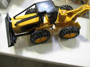 lot 76 image: John Deere Metal Tractor...