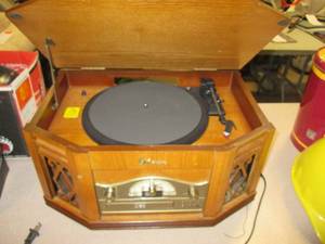lot 87 image: Emerson TurntableCDCassette Playe...