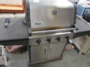 lot 89 image: Broil Magic Grill With Cover...