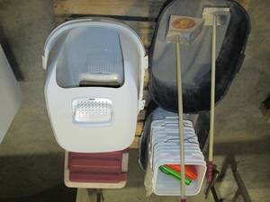 lot 98 image: Large Lot of Cat Supplies...