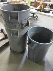 lot 101 image: (4) Heavy Duty Trash Bins...