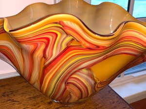 lot 10 image: Ribbon Art Glass Style Fluted Bowl