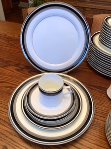 lot 11 image: Mikasa Noir A4102 Set of China