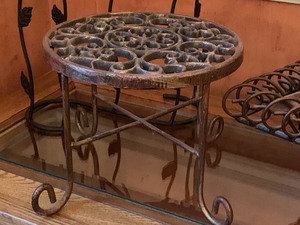 lot 12 image: Three Pieces of Home Decor
