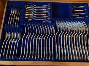 lot 17 image: Truly Amazing Set of Antique Flatware - Roberts & Belk Edwardian Silver Plated Kings Pattern