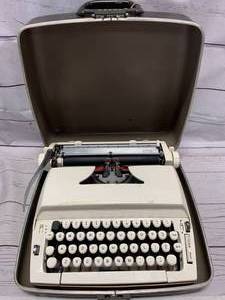 lot 5 image: Sears Citation Typewriter with Portable Case (Sold $206 on Ebay)