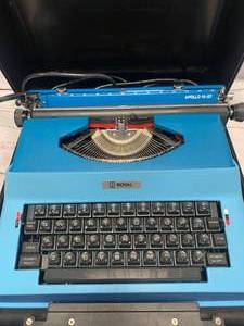 lot 44 image: Royal Apollo 12-GT Typewriter (sold for $55 on Ebay)