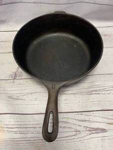 lot 45 image: #8 Cast Iron Chicken Fryer 10 12