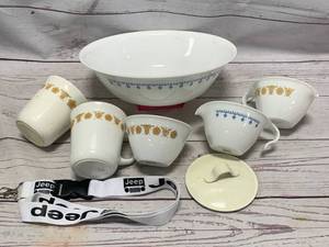 lot 65 image: Vintage Corelle Dishes & Jeep Lanyard