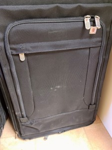 lot 64 image: Luggage Set