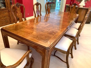 lot 1 image: Stunning Drexel Heritage Dining Room Table and Chairs