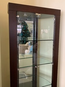lot 9 image: Ello Display Cabinet- Stunning Contemporary Style Curved Front Glass Cabinet