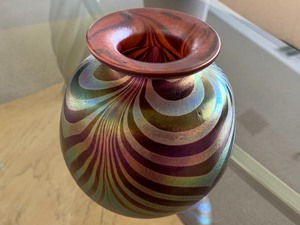 lot 13 image: Stunning Signed Art Glass Vase