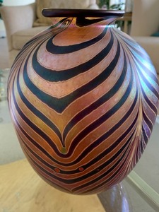 lot 14 image: Stunning Signed Art Glass Vase
