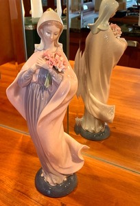 lot 31 image: Lladro Figurine Our Lady with Flowers