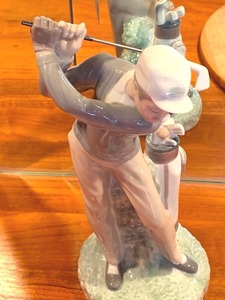 lot 30 image: Lladro Figurine Golfer (4824)