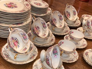 lot 144 image: Bavaria China Set - Continental Ivory