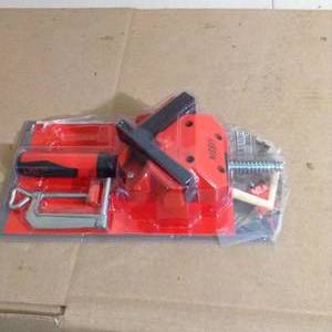 lot 32 image: 90-Degree Angle Clamp by BESSEY- open box