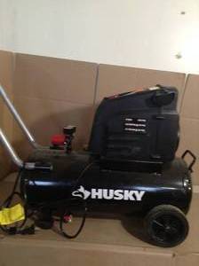 lot 81 image: 8G 150 PSI Hotdog Air Compressor by Husky- no packaging