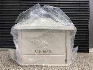 lot 3 image: Hamilton Premium, Large, Locking, Aluminum, Post Mount Mailbox, White by Gibraltar Mailboxes- open box not used