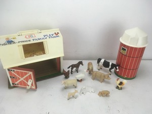 lot 21 image: Vintage 1967 Fisher Price Farm Play Set