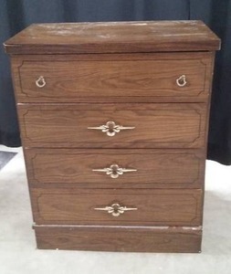 lot 14 image: 4 DRAWER DRESSER