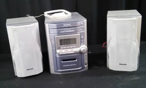 lot 20 image: PANASONIC CD PLAYER