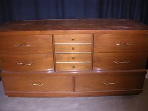 lot 6 image: WOODEN BASSETT DRESSER WITH MIRROR