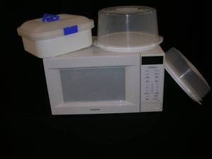 lot 25 image: MICROWAVE
